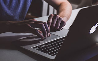 20岁还是油漆工，26岁却成为英超银靴，英格兰神锋的经历太励志